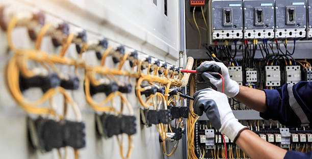 Professional Electrician technician working in Delphos, OH